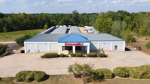 StorageMax Brandon on Oak storage facility exterior view